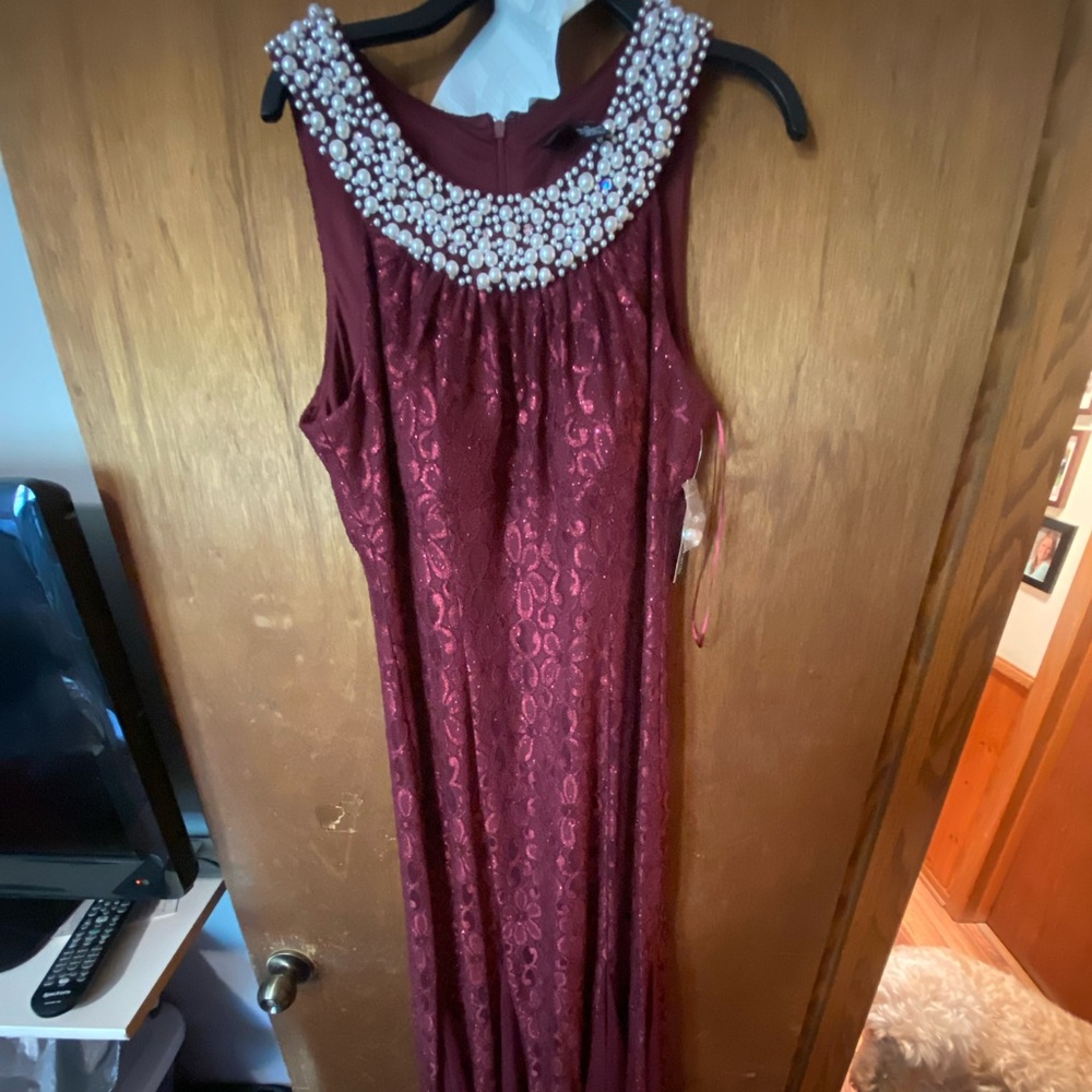 R&M Richard’s sleeveless dress. Size 12. Never worn. Tag on.
